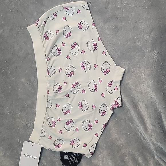 Hello Kitty panties - Picture 2 of 5